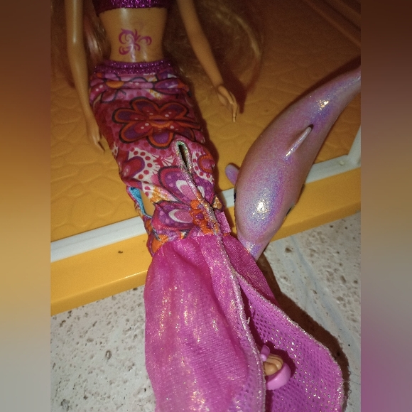 Barbie in a Mermaid Tail Barbie Merliah Doll & Zuma the dolphin toy - Picture 14 of 15